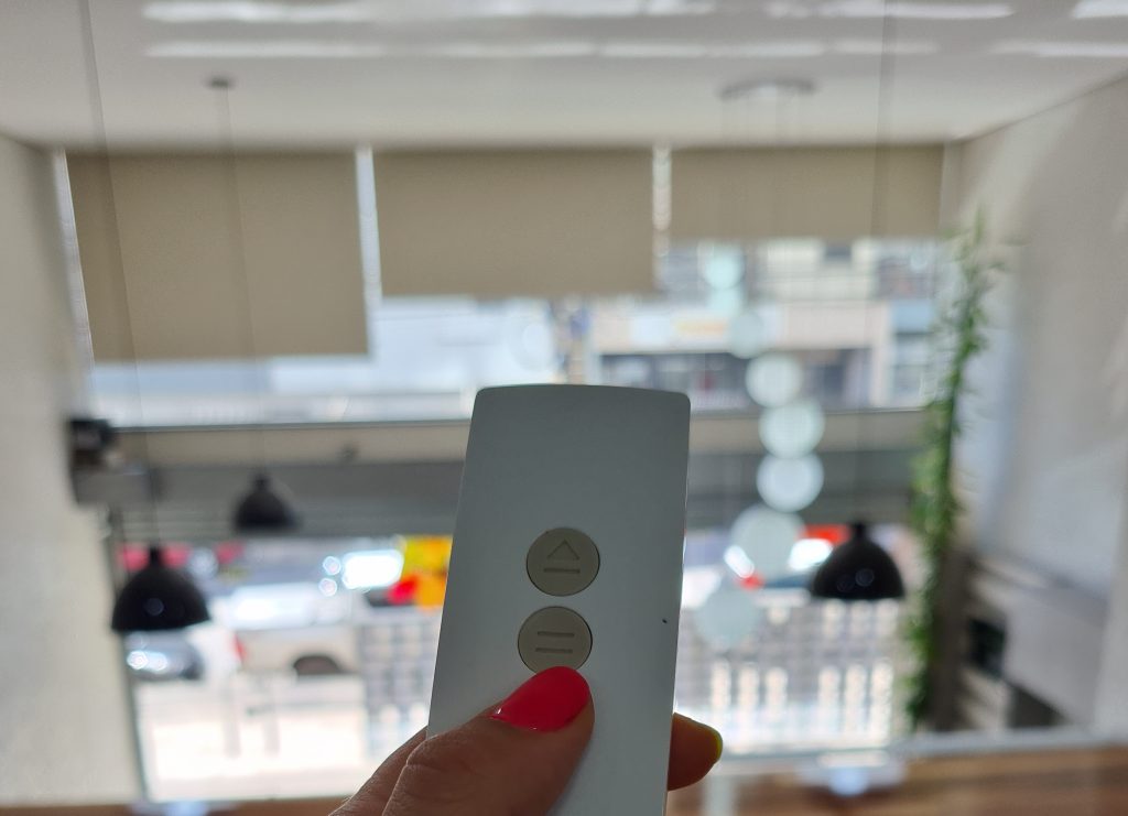 Persianas motorizadas são tendência para decoração de interiores